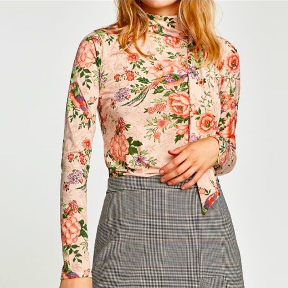 ZARA Women’s Peach Floral Blouse size XL